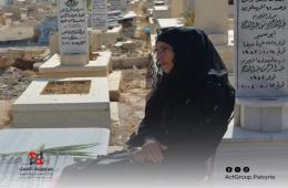 العيد الأول لهم.. زيارات لمقبرة الشهداء القديمة في مخيم اليرموك