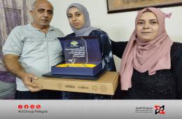 حماه. تكريم طالبة فلسطينية من مخيم العائدين لتفوقها في التعليم الفني