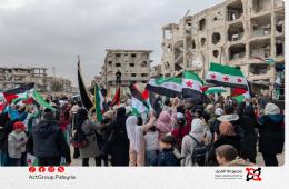 فلسطينيو سورية يشاركون في إحياء الذكرى الأولى لإسقاط نظام الأسد