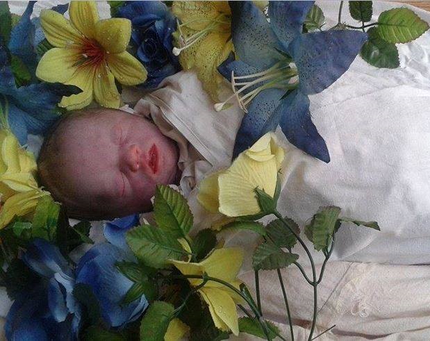 رضيع يقضي بسبب الحصار في مخيم اليرموك 