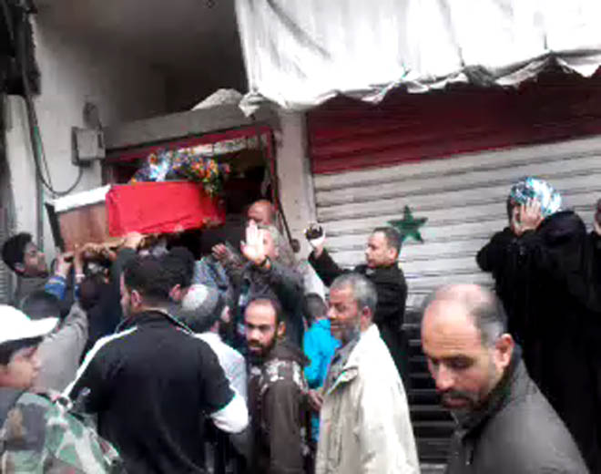 قضى الفلسطيني "تيسير رحال"من أبناء مخيم السيدة زينب خلال مشاركته بالقتال الدائر في سورية 