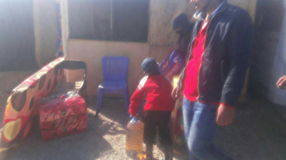 توزيع بعض المساعدات الإغاثية على فلسطينيي سورية في البقاع اللبناني 