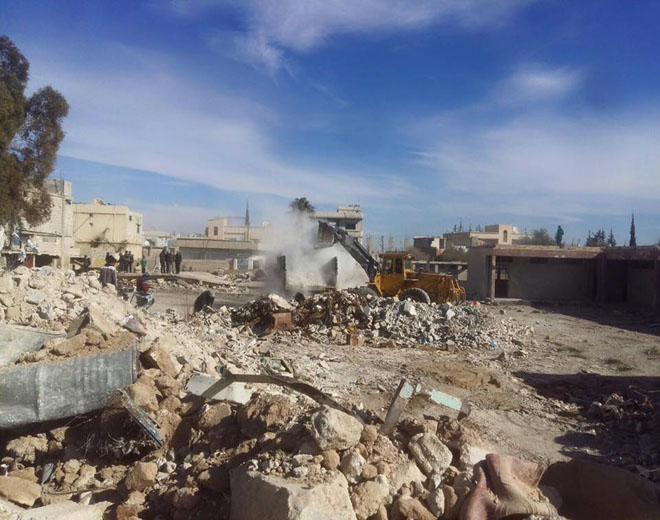 إزالة ركام مدرسة مدمرة تابعة للأونروا في مخيم خان الشيح  وتحويلها إلى ملعب كرة قدم