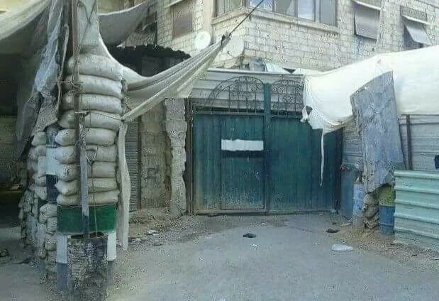 قضاء ثلاثة مدنيين من مخيم اليرموك برصاص عناصر النظام قرب حاجز العروبة 