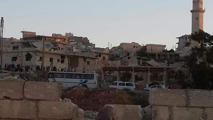 أهالي مخيم حندرات يناشدون الأونروا لتقديم العون لهم 