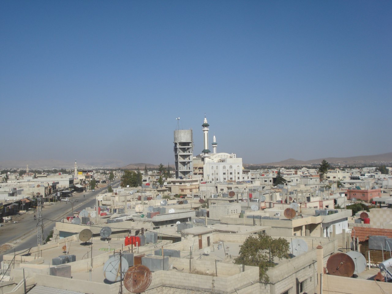 سرقة الكابلات تعمق أزمة انقطاع الكهرباء في مخيم خان الشيح