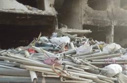 مخيم اليرموك.. التعفيش وصل إلى أنابيب الماء والصرف الصحي 